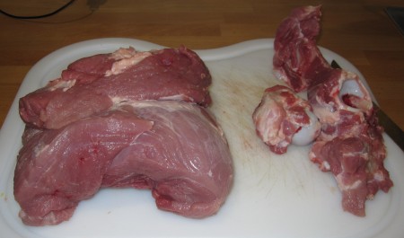 The Pork leg after deboning it. My 3kg leg turn into 2kg of meat, 1/2kg of bone (kept) and 1/2kg skin+fat (discarded).